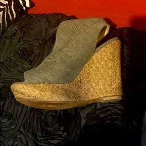 Stuart Weitzman Olive Green wedges